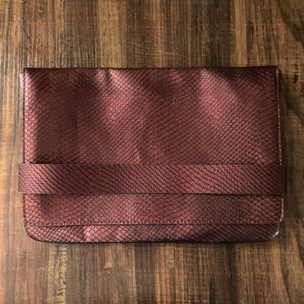 Oversized Metallic Snake Textured Envelope Clutch